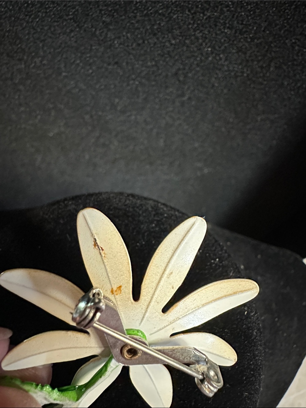 Vintage 1960’s Enamel Yellow Daisy Flower Brooch with Green Leaf - Picture 10 of 11